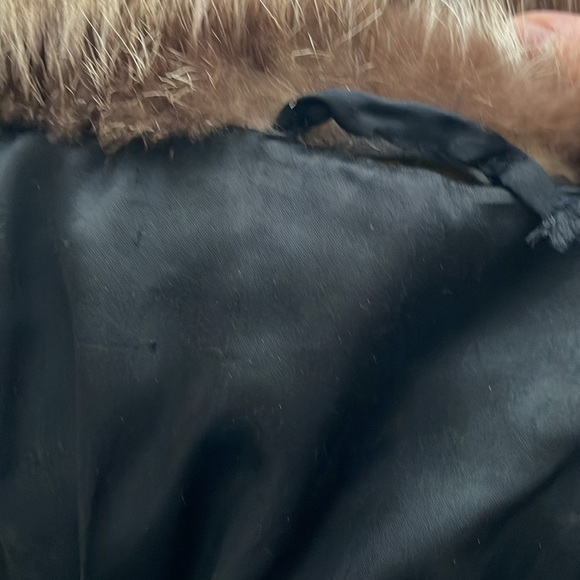 High Quality Vintage Women's Raccoon Ladies' Long Fur Coat - Size Small - Picture 16 of 17